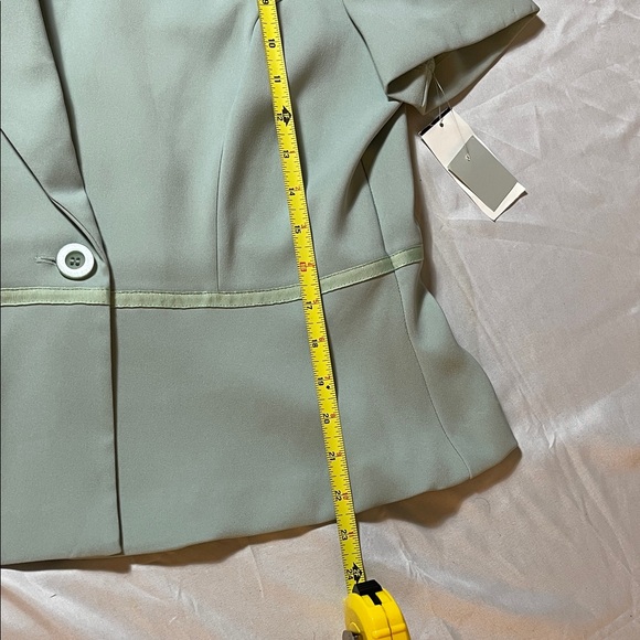 Sage Green Women's Blazer by Cachet NWT - Picture 6 of 7